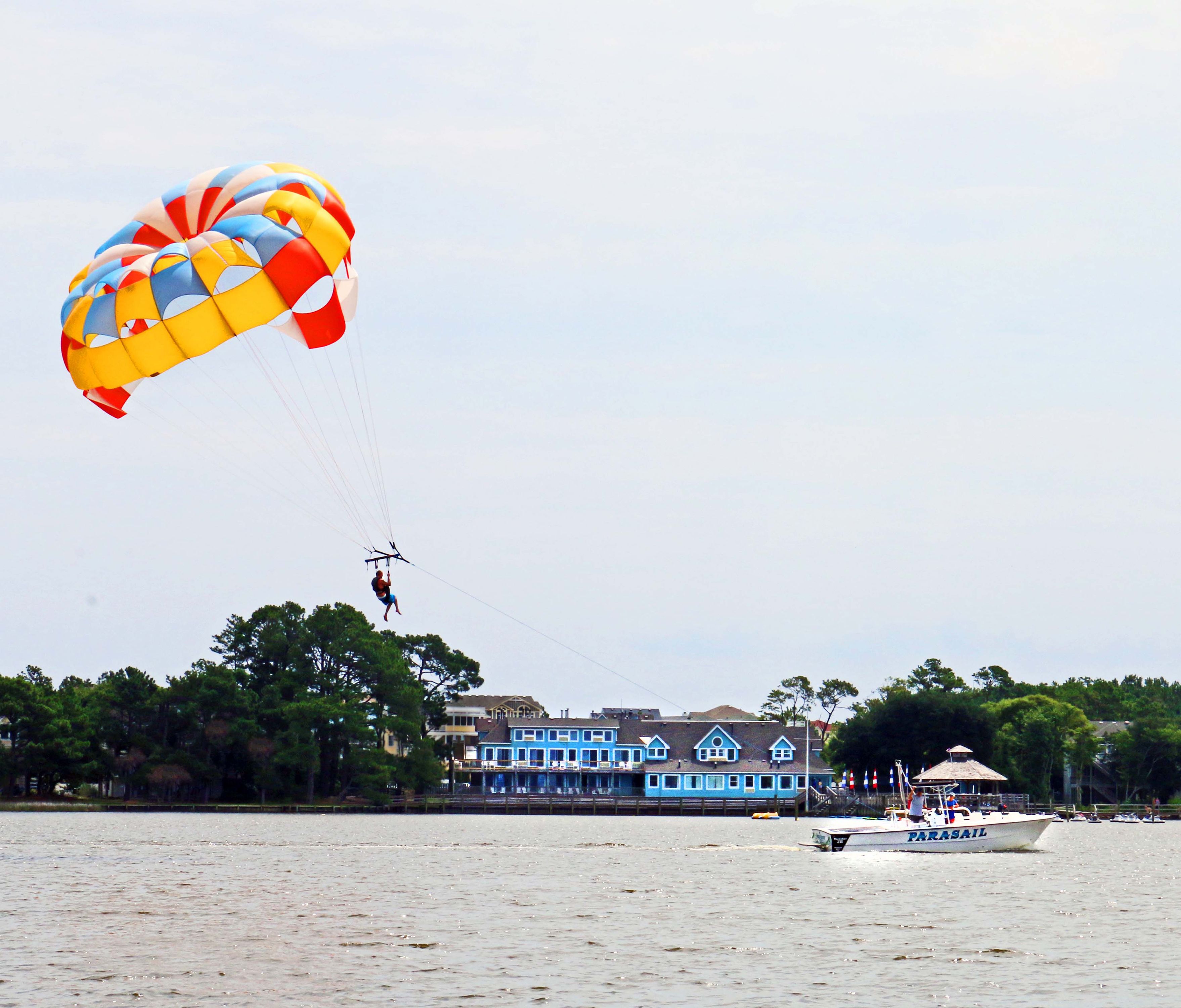 beach nearby, kayaking, motor boating