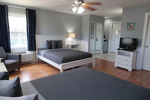 Standard Room, 2 Queen Beds, Courtyard View, 1st Floor, Pet Friendly