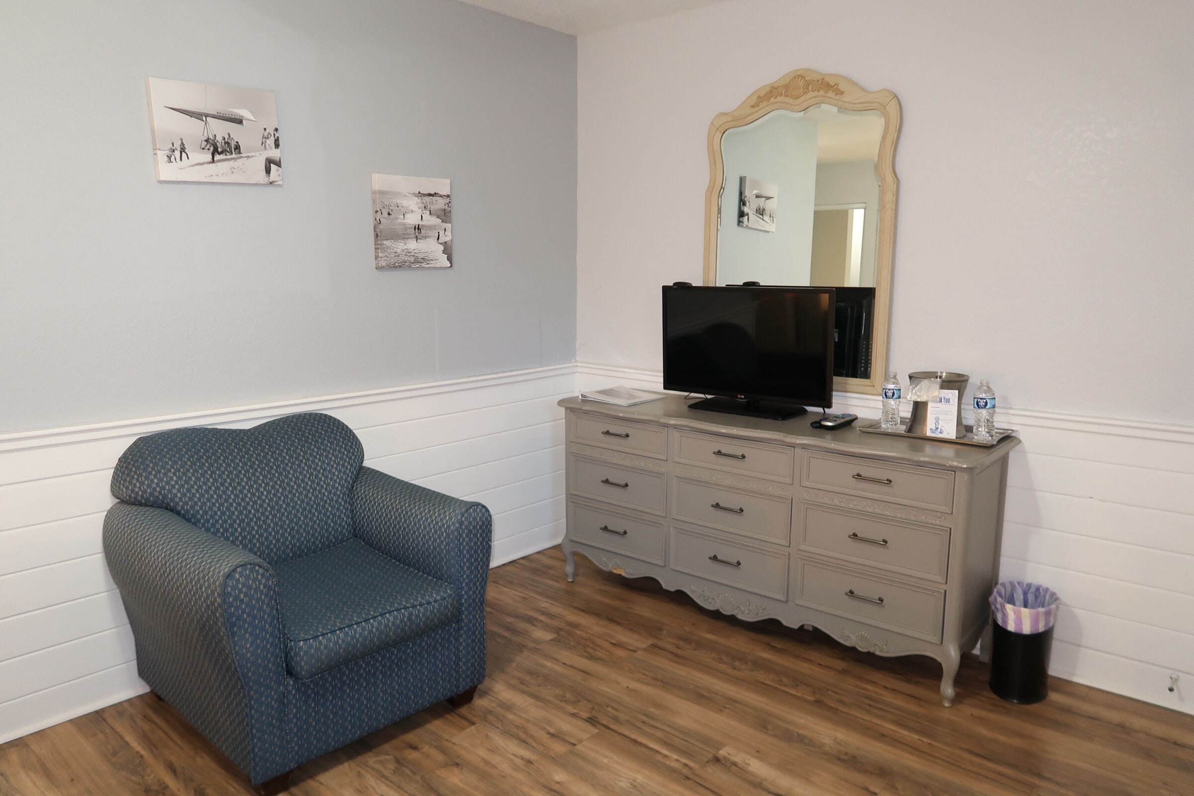 standard cozy king pet friendly | 1 bedroom, iron/ironing board, free wifi, bed sheets