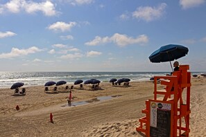 Beach nearby, kayaking, motor boating