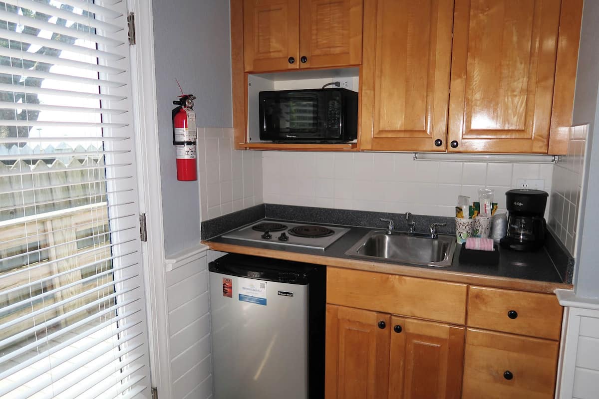 king junior suite with queen sleeper sofa and kitchenette | 1 bedroom, iron/ironing board, free wifi, bed sheets