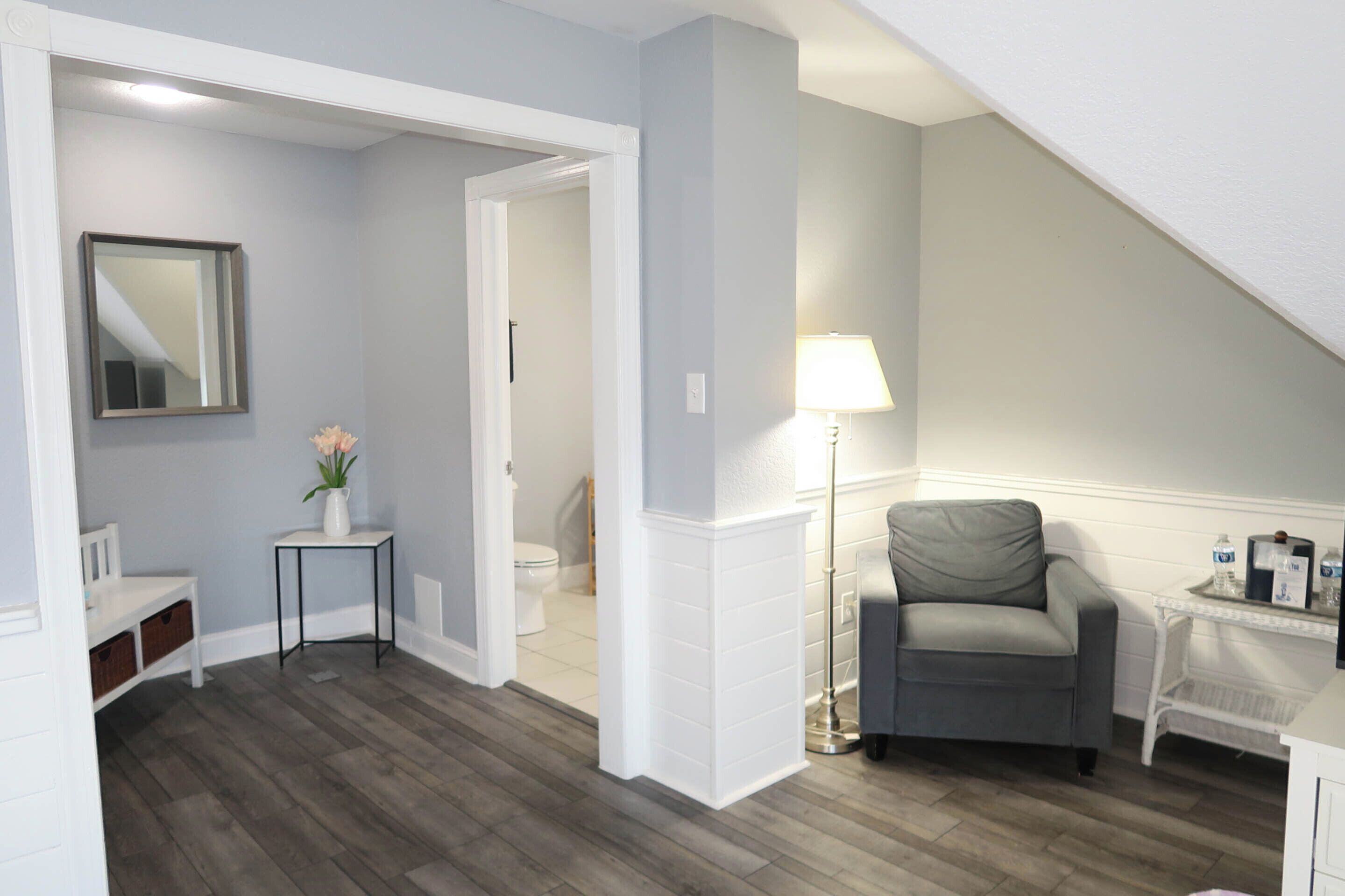 partial soundfront king | 1 bedroom, iron/ironing board, free wifi, bed sheets