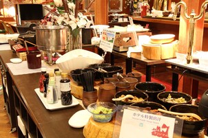 Daily buffet breakfast (JPY 2200 per person)