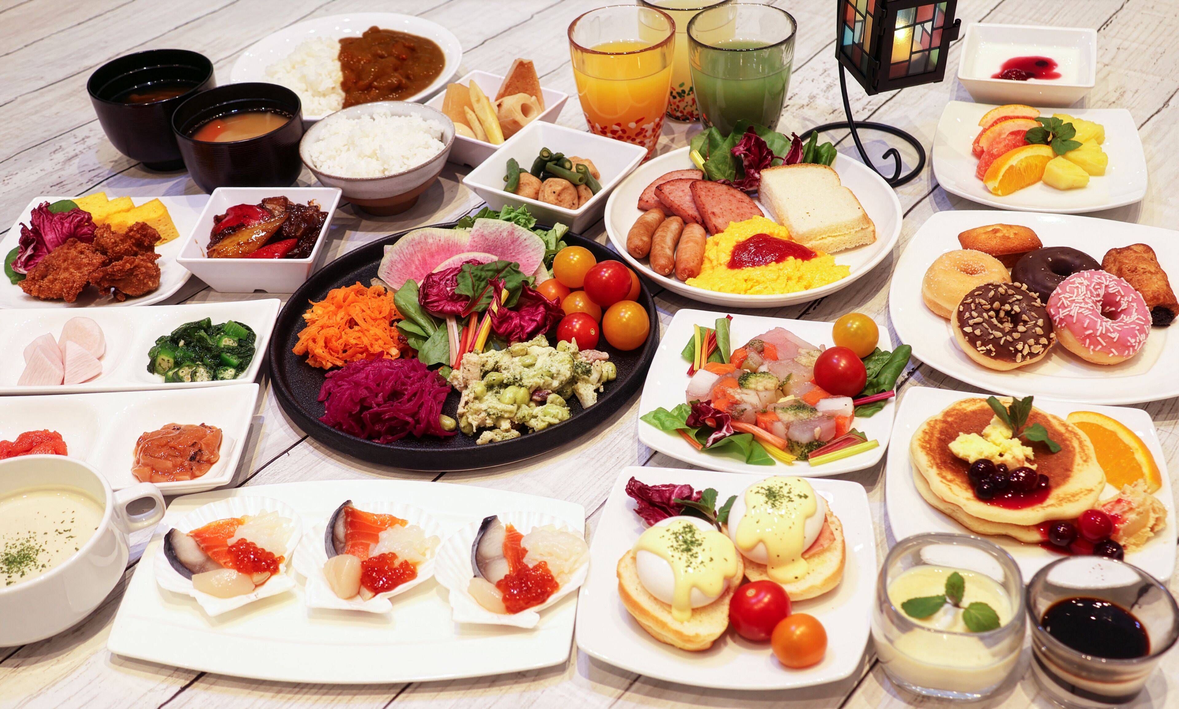 Petit déjeuner buffet (2200 JPY par personne)