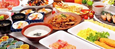 Päivittäinen buffetaamiainen (2200 JPY per henkilö)