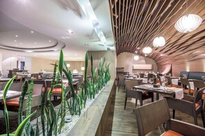 Lunch and dinner served, international cuisine - NH Collection Quito Royal (Quito)