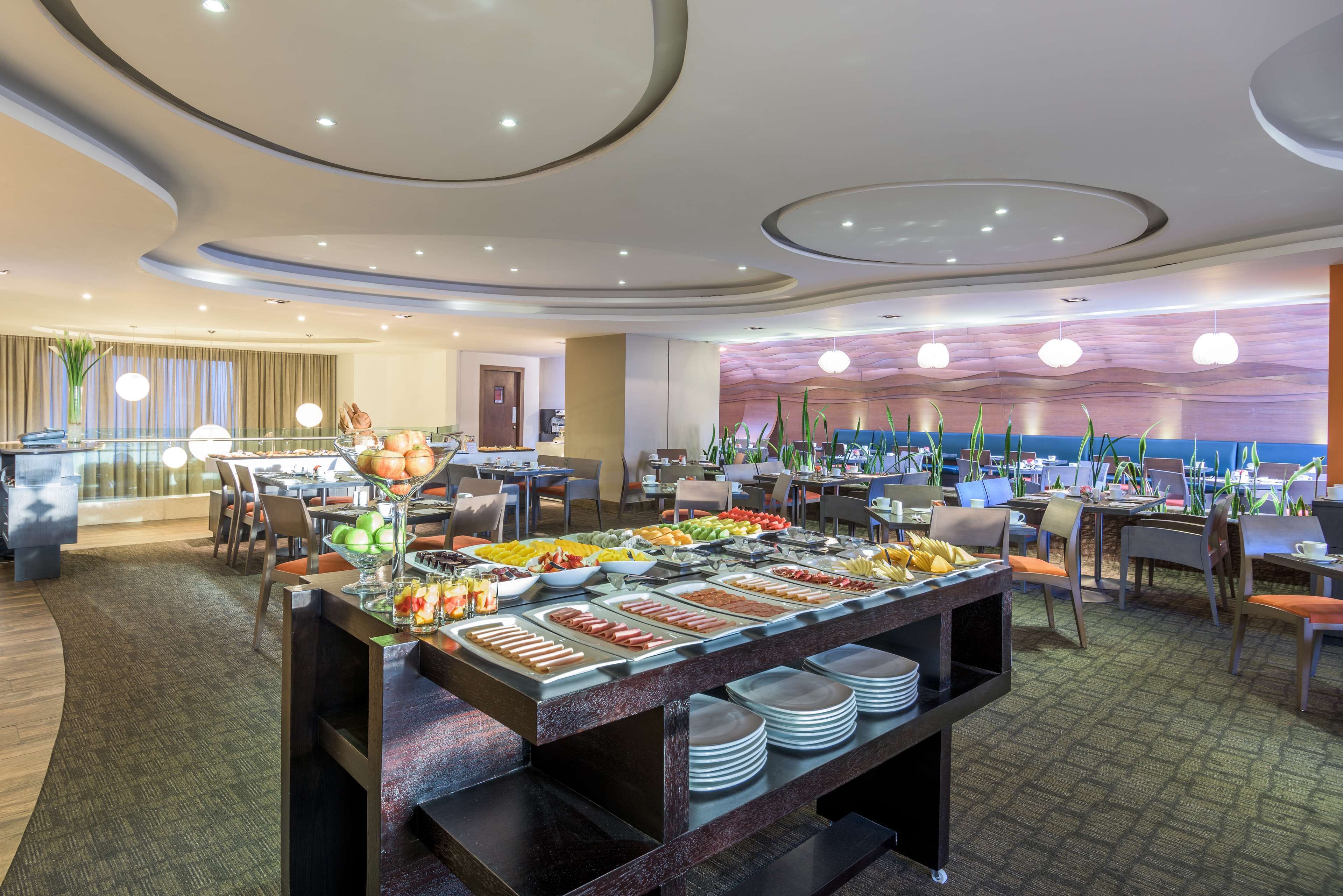 daily buffet breakfast for a fee