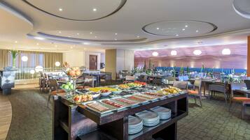 Desayuno buffet todos los días (con cargo)