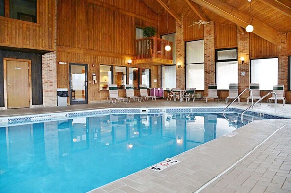 Indoor pool, pool loungers