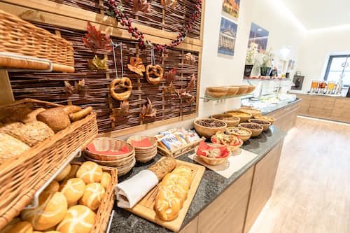 Tägliches Frühstücksbuffet gegen Gebühr