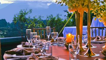 Breakfast, lunch and dinner served