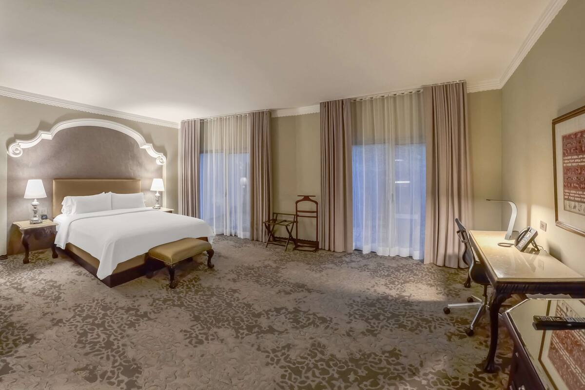 Kamer, 1 kingsize bed, terras | Lakens van Egyptisch katoen, hypoallergeen beddengoed, donsdekens