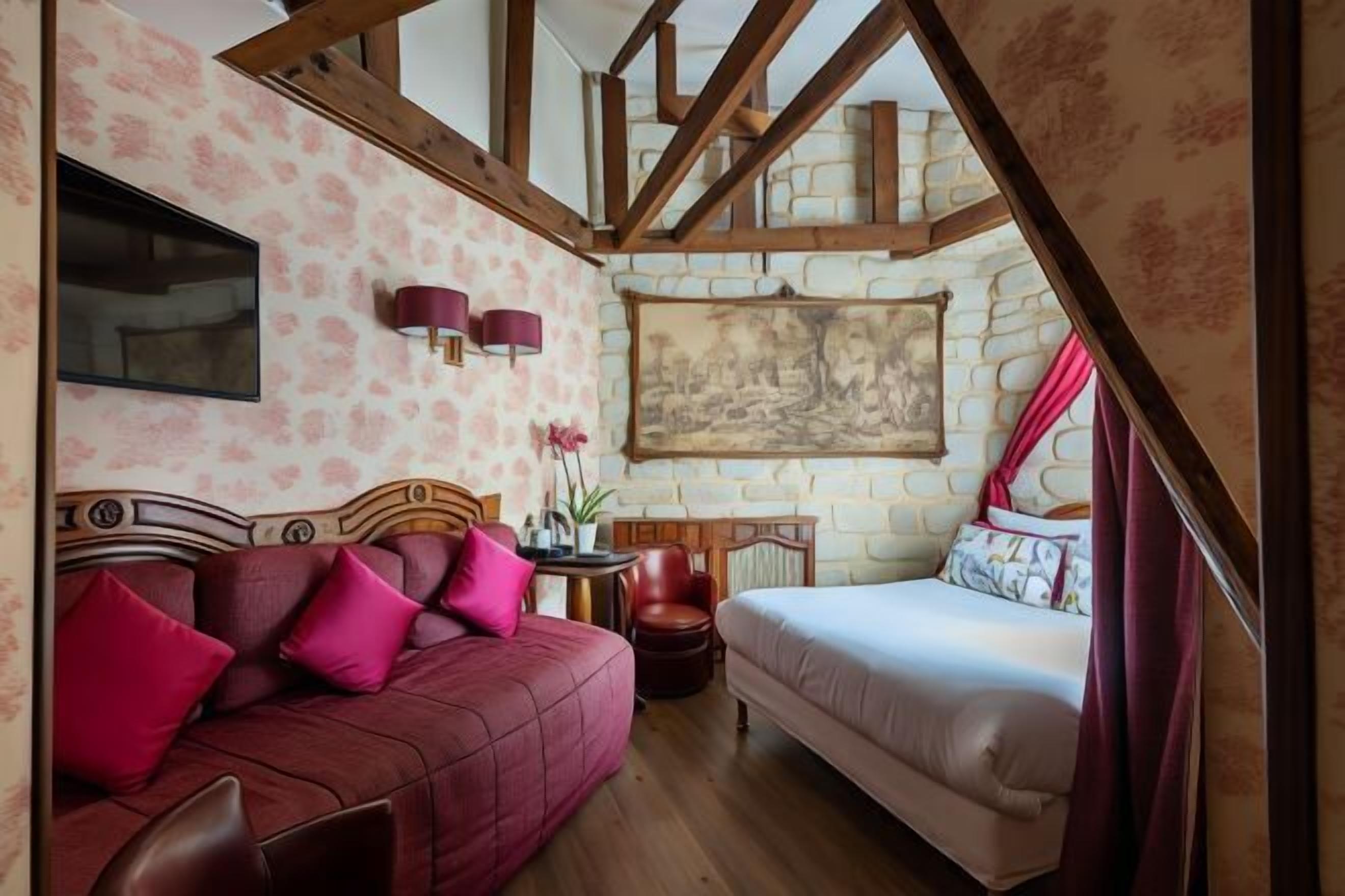 Decoración personalizada, escritorio, insonorización y wifi gratis 