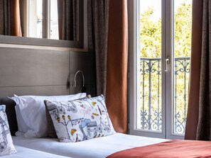 Chambre Supérieure avec lits jumeaux | Décoration personnalisée, bureau, chambres insonorisées, Wi-Fi gratuit