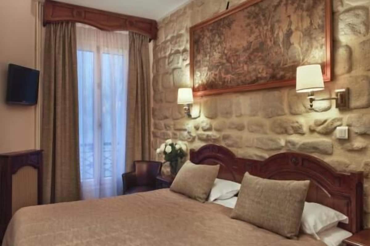 Individually decorated, desk, soundproofing, free WiFi