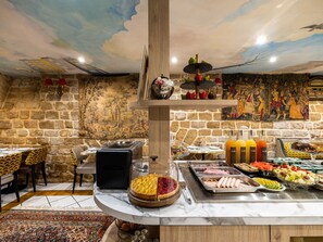 Daily buffet breakfast (EUR 17.00 per person) - Hôtel Minerve Paris (Paris)