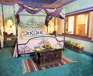 1 bedroom, Egyptian cotton sheets, premium bedding, down duvets