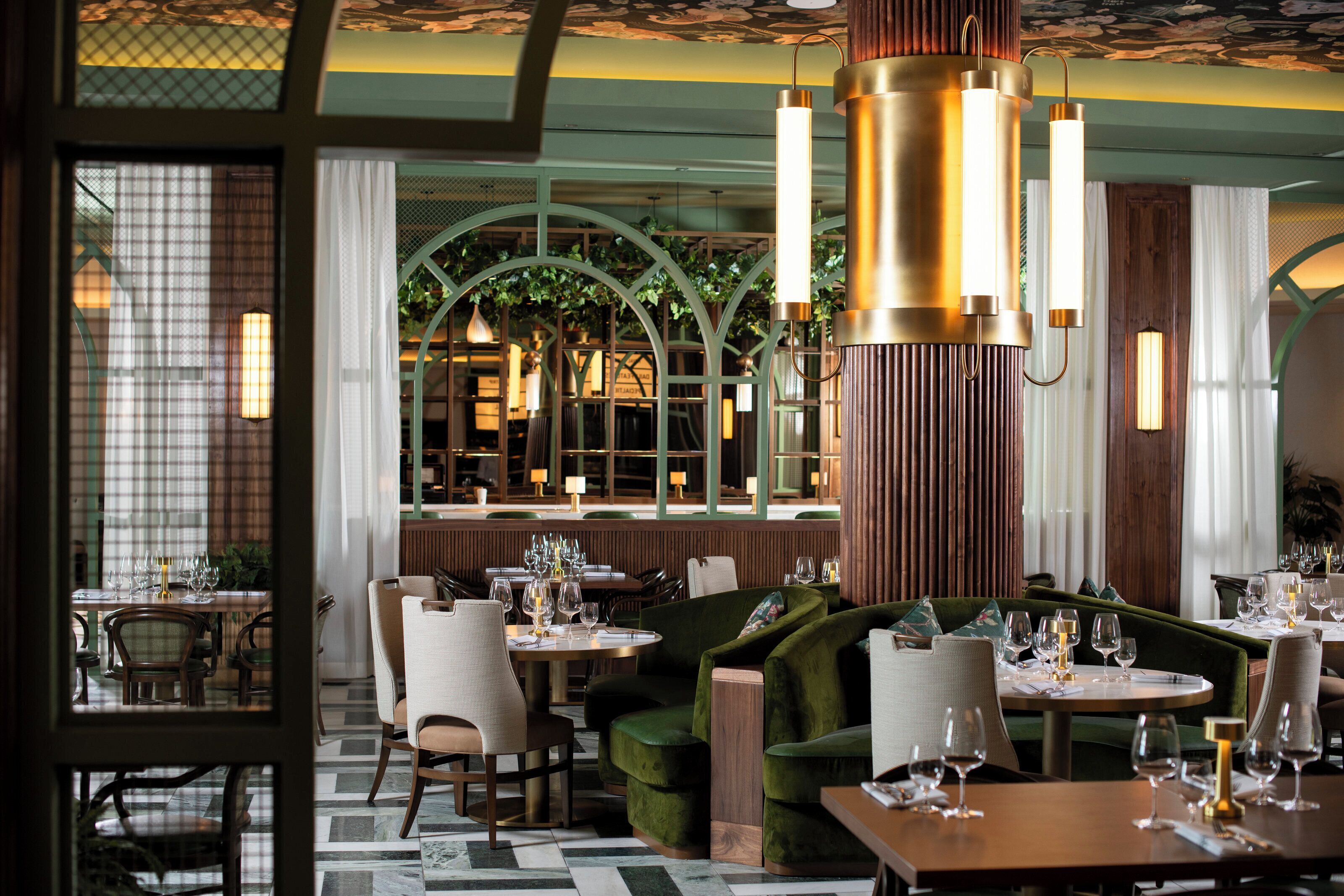 10 restaurants; breakfast, lunch, dinner, and brunch served