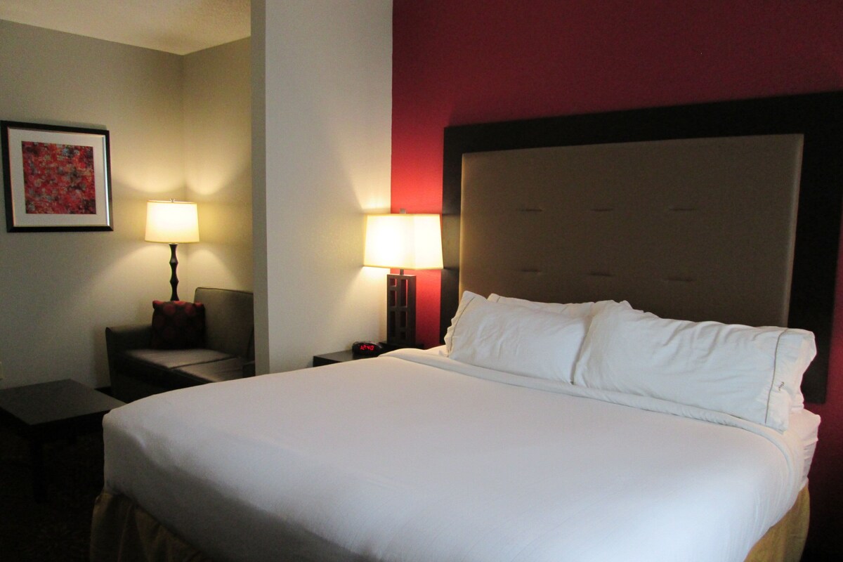 In-room safe, desk, blackout drapes, soundproofing