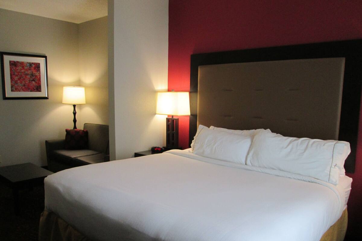 In-room safe, desk, blackout drapes, soundproofing