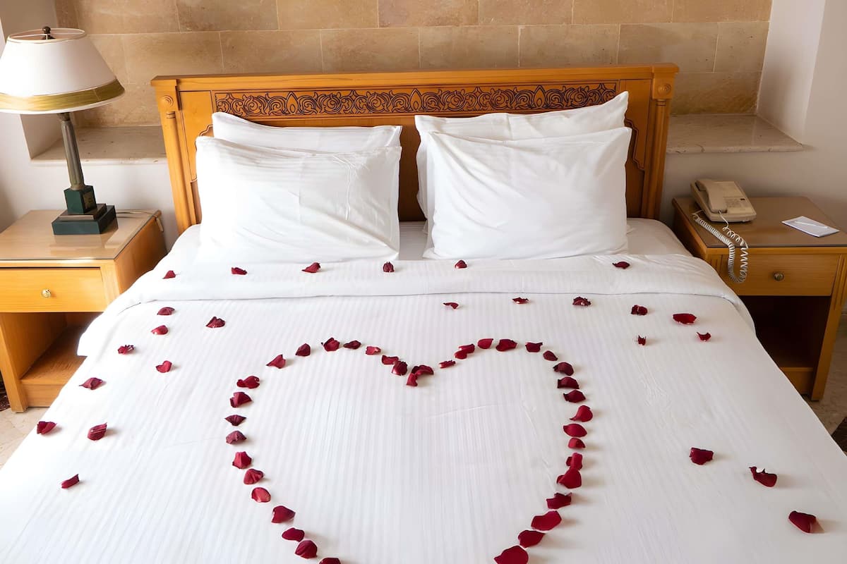 Ropa de cama de alta calidad y minibar