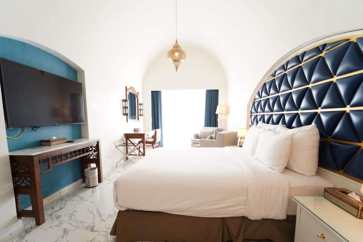 Executive Suite, Multiple Beds, Sea View