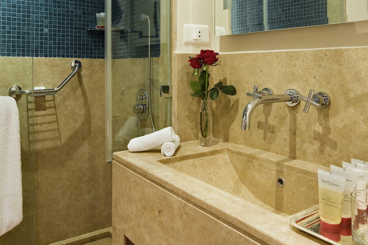 1 bedroom, premium bedding, minibar, in-room safe