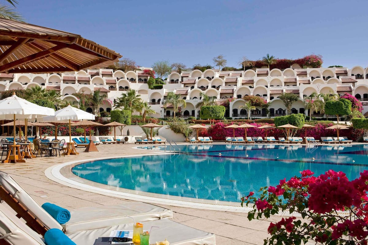 Deluxe Room, 1 Katil Raja (King), Sea View | Peralatan tempat tidur premium, bar mini, peti besi dalam bilik