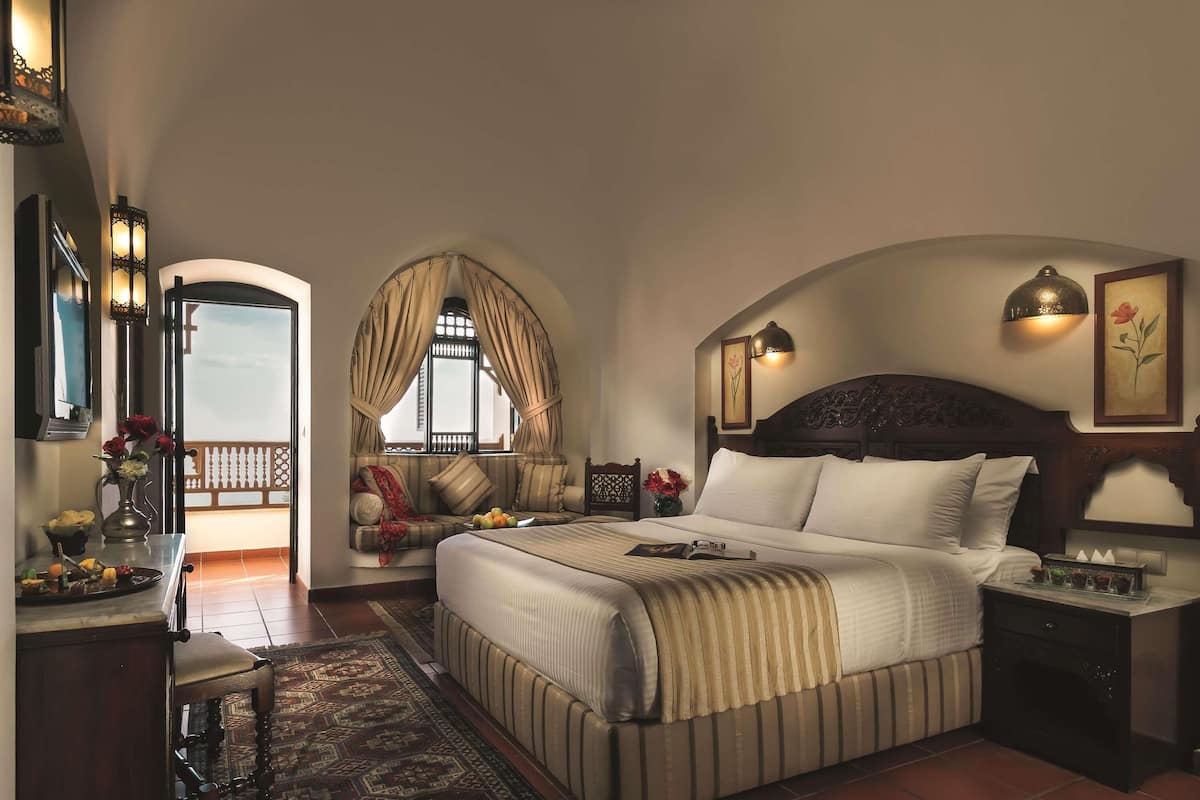 Classic Room, 1 Queen Bed, Sea View | Premium bedding, minibar, in-room safe, blackout drapes