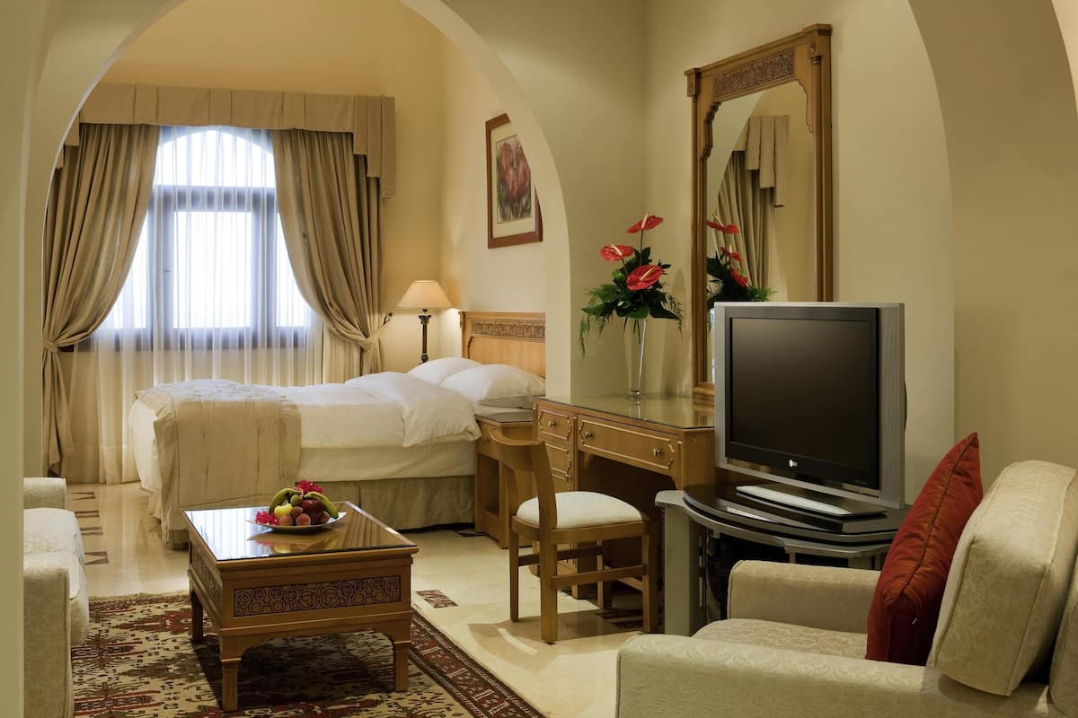 1 bedroom, premium bedding, minibar, in-room safe