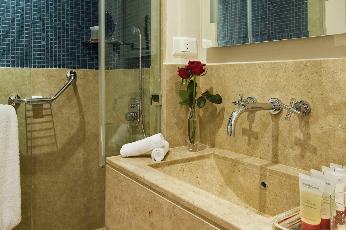 1 bedroom, premium bedding, minibar, in-room safe