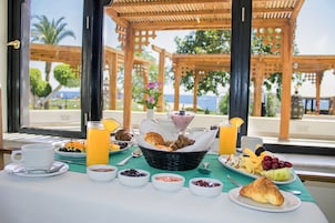 Daily buffet breakfast for a fee