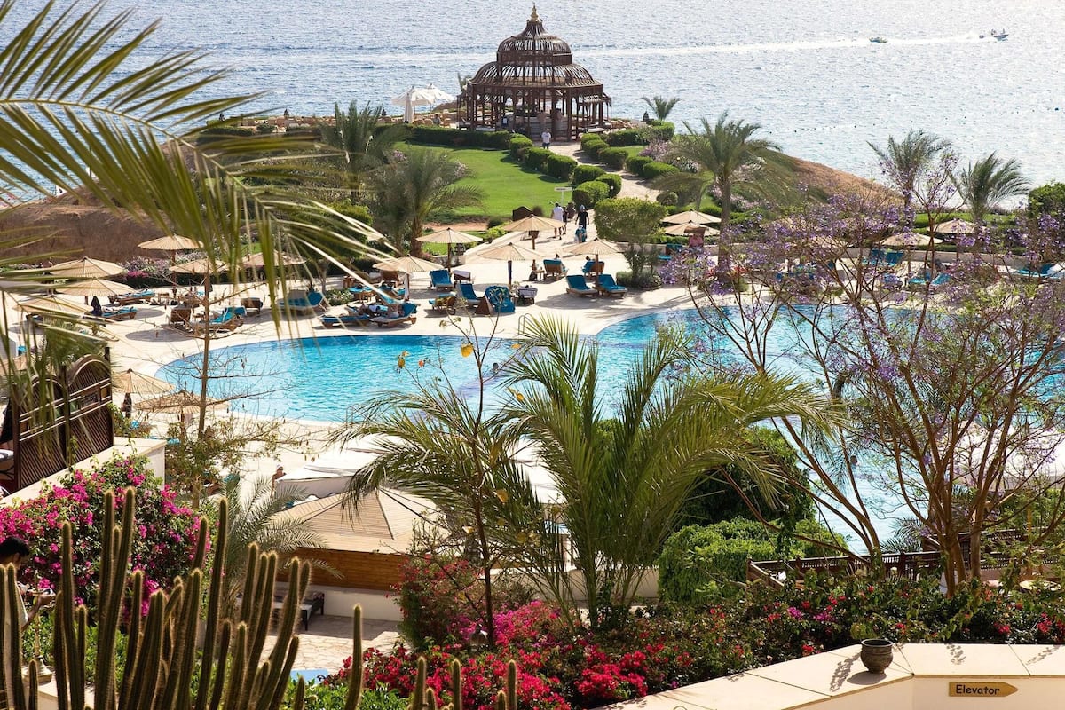 Deluxe Room, 1 King Bed, Sea View | Premium bedding, minibar, in-room safe, blackout drapes