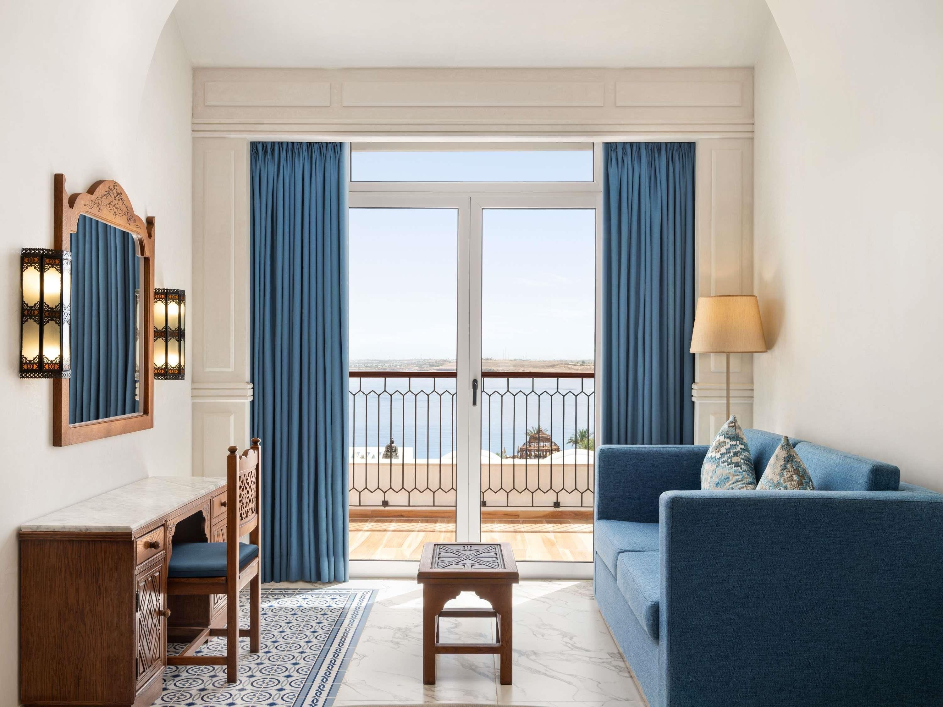 Ropa de cama de alta calidad y minibar 