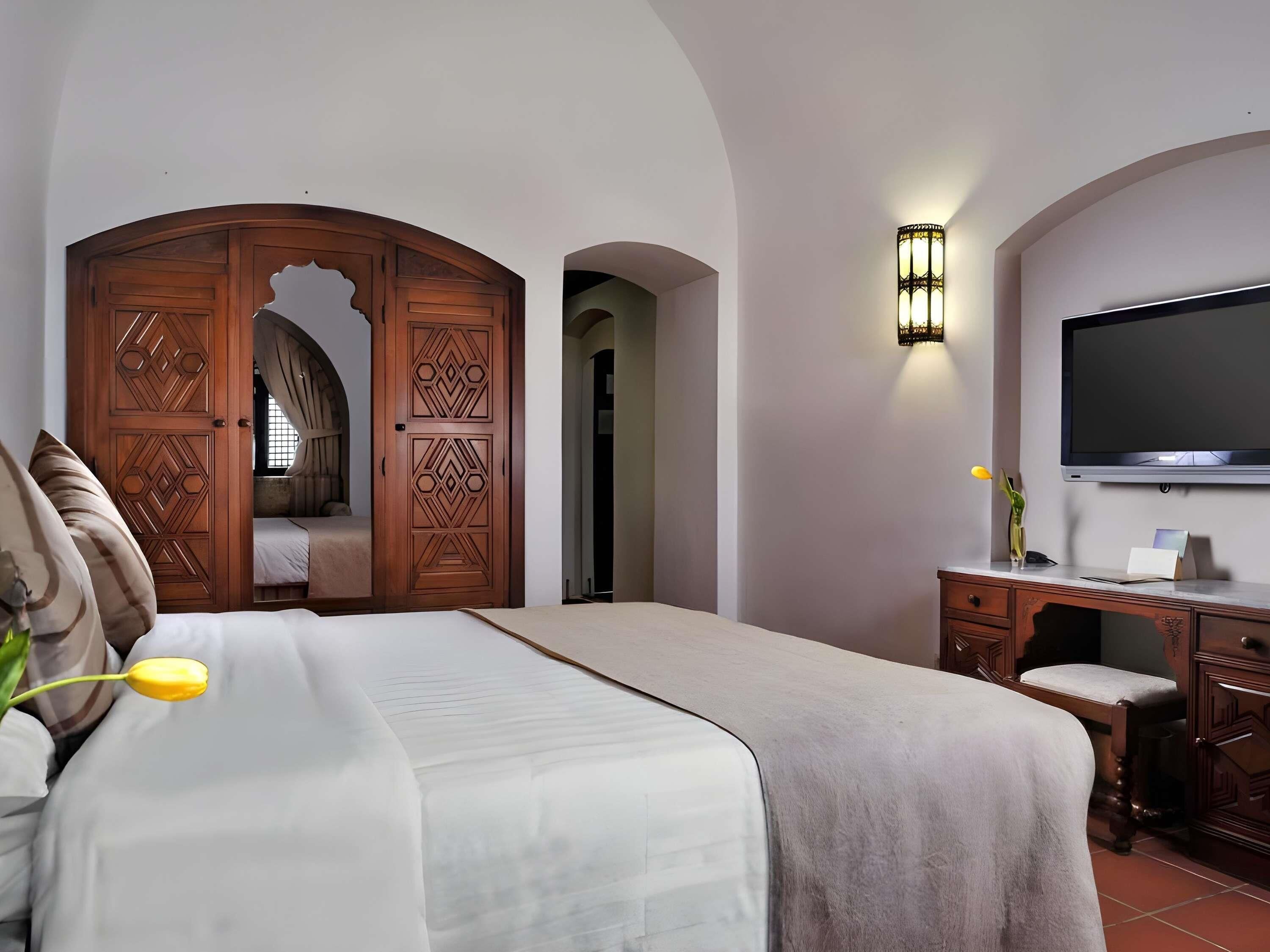 Premium bedding, minibar, in-room safe, blackout drapes