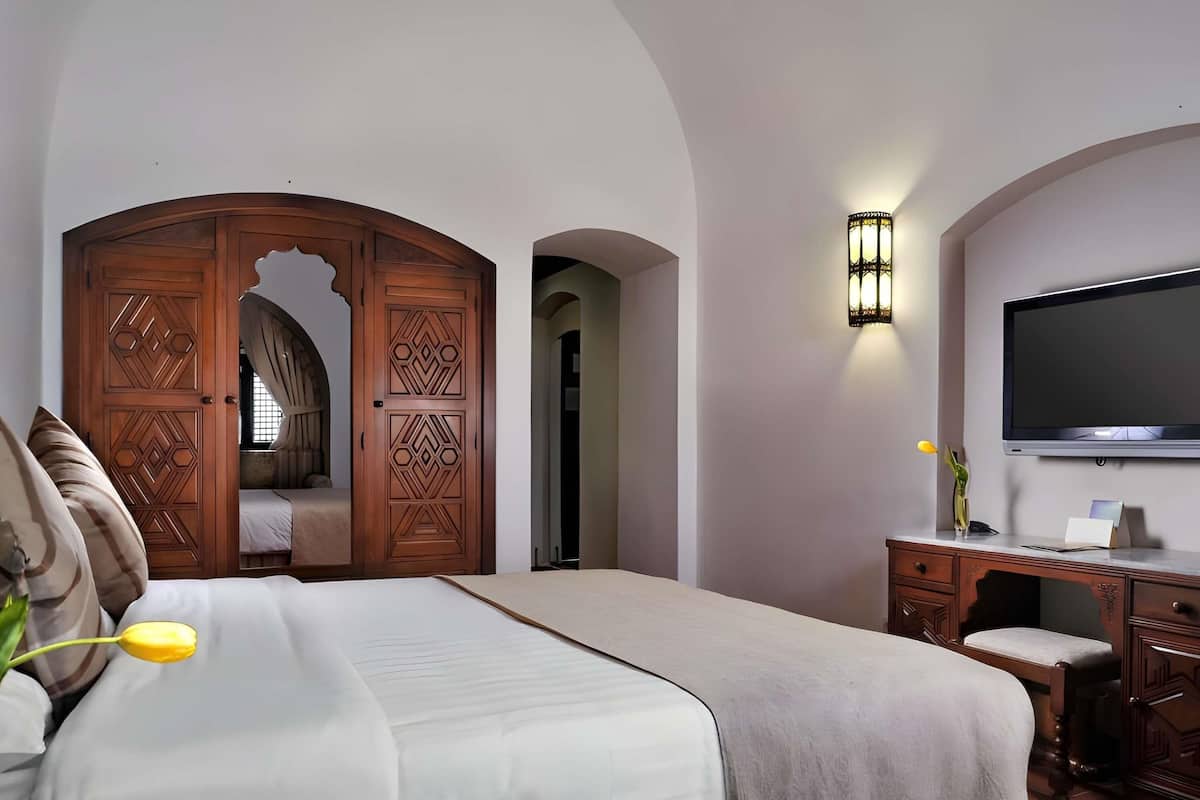 Premium bedding, minibar, in-room safe, blackout drapes