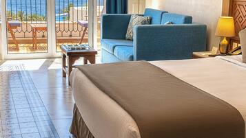 Roupas de cama premium, frigobar, cofres nos quartos, cortinas blackout