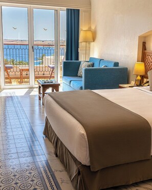Premium bedding, minibar, in-room safe, blackout drapes - Mövenpick Resort Sharm El Sheik Naama Bay (Sharm El Sheikh)