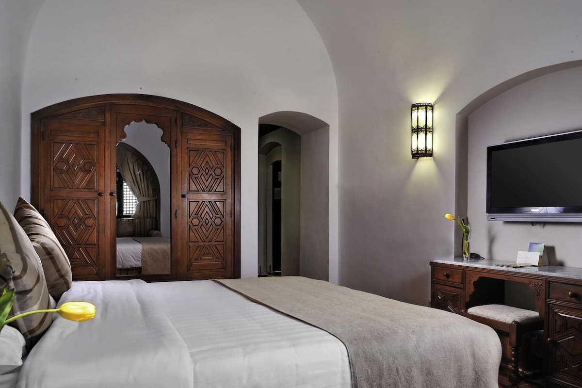 Classic Room, 1 Queen Bed, Sea View