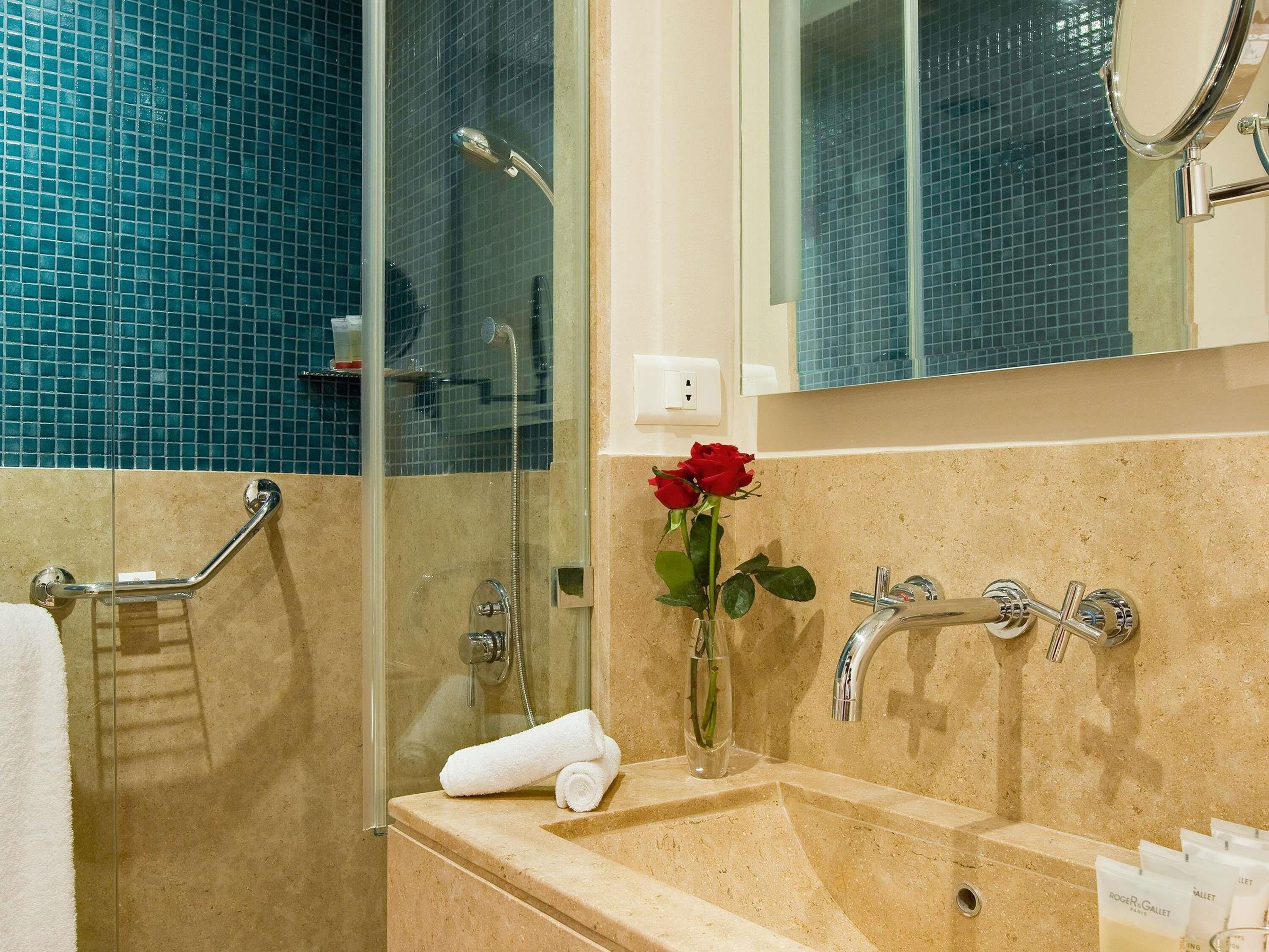 Deluxe Room, 1 Queen Bed, Sea View | Premium bedding, minibar, in-room safe, blackout drapes