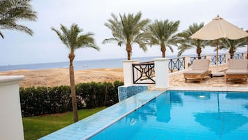 Villa, 2 camas matrimoniales, vista al jardín | Ropa de cama de alta calidad y minibar