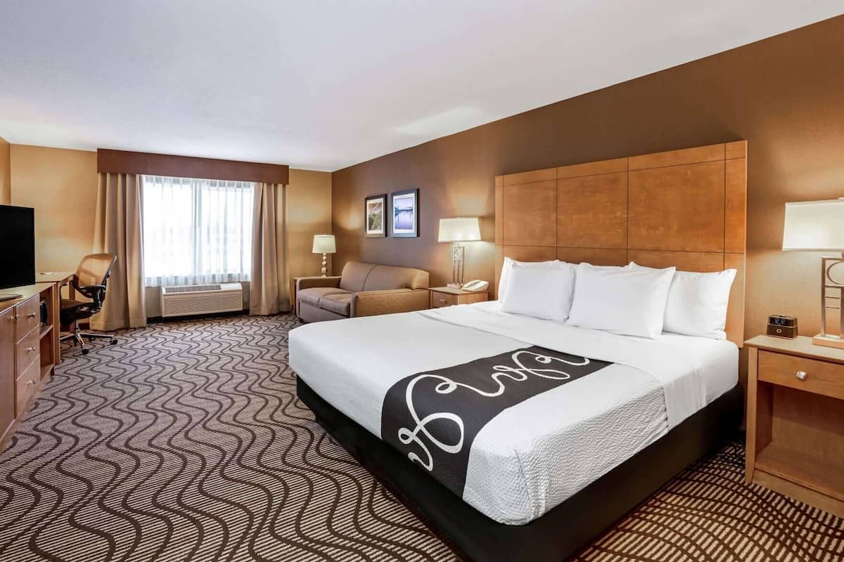 Ropa de cama de alta calidad, camas con pillow-top y escritorio