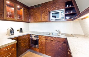 Suite | Private kitchen | Coffee/tea maker, electric kettle, reusable coffee/tea filters