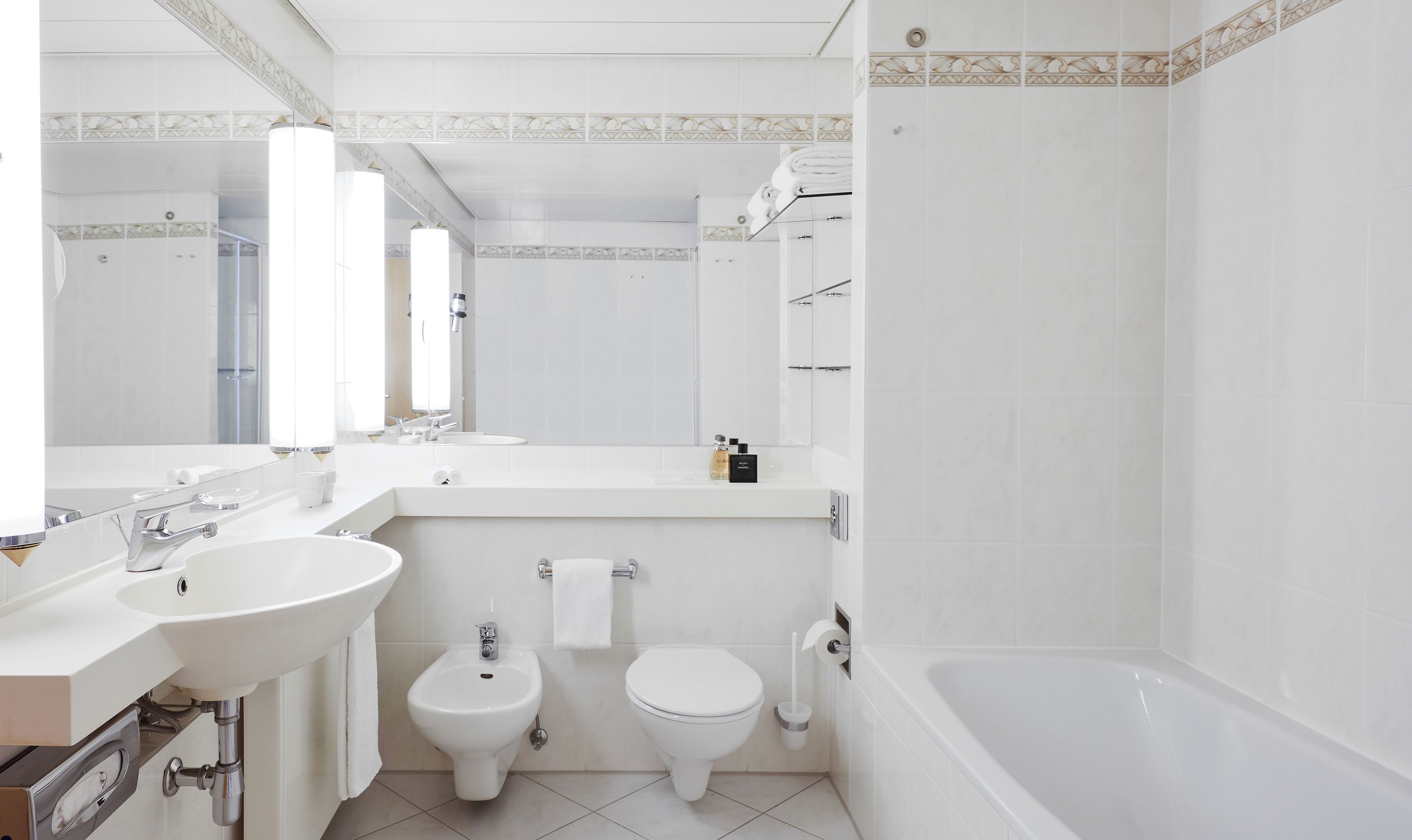 1 bedroom, premium bedding, free minibar, in-room safe