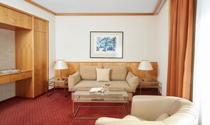 Superior Double Room (Separate Living Room) | Premium bedding, free minibar, in-room safe, desk