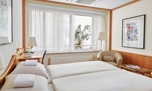 Business Double Room, Allergy Friendly (Atrium Facing) | Premium bedding, free minibar, in-room safe, desk