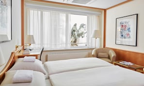 Business Double Room, Allergy Friendly (Atrium Facing) | Premium bedding, free minibar, in-room safe, desk