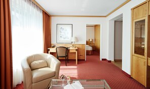 Superior Double Room (Separate Living Room) | Premium bedding, free minibar, in-room safe, desk