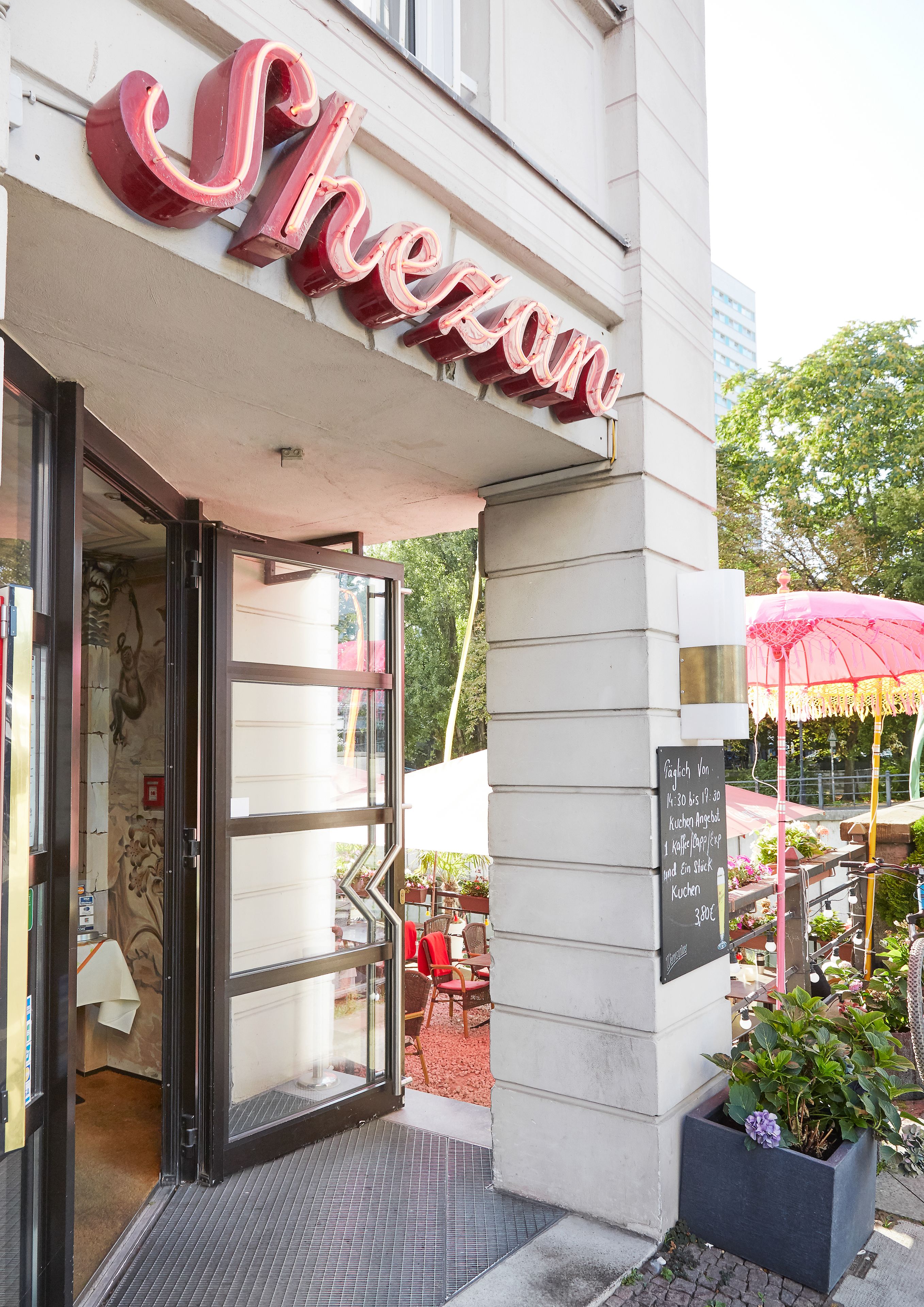 lunch and dinner served, middle eastern cuisine