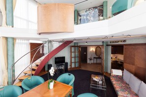 Suite | Living area | Flat-screen TV